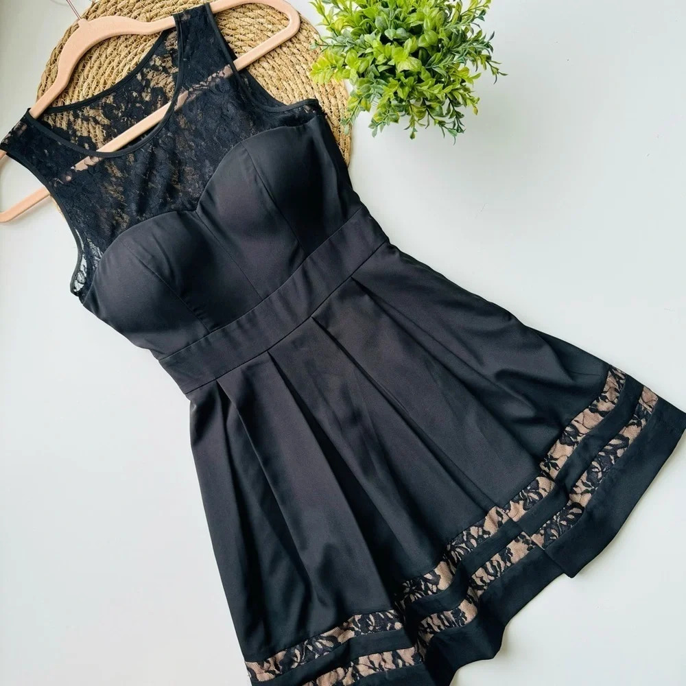 GUESS Black Lace Cocktail Fit And‎ Flare Dress Size 0